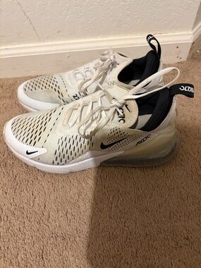 Nike Air Max 270 Women's Sneakers in White and Black size 8